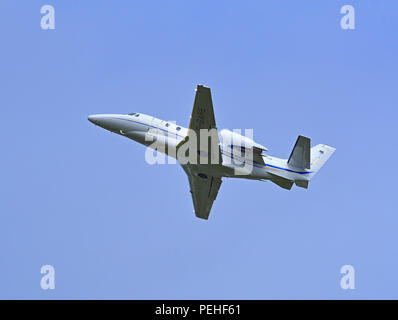 560XL Cessna CItation XLS+ lasciando inverness Dalcross Aeroporto Scozia, Regno Unito Foto Stock