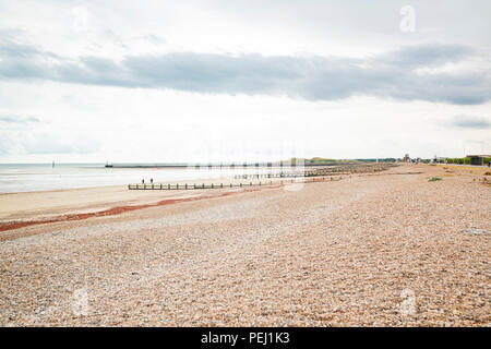 East Beach Cafe progettato dal designer britannico Thomas Heatherwick a East Beach, Littlehampton, West Sussex. Si prega di credito: PHILLIP ROBERTS Foto Stock