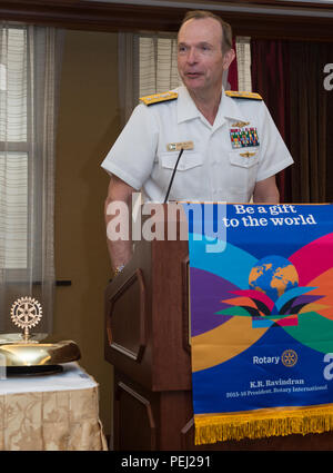 DETROIT, Michigan. (Agosto 26, 2015) posteriori Adm. John Jolliffe, un nativo di Detroit, indirizzi il Rotary Club di Detroit a un pranzo in cui egli era l'oratore ospite durante la Detroit Navy settimana. Navy settimane la messa a fuoco di una varietà di beni, attrezzature e personale su una singola città per un week-end di una lunga serie di combattimenti progettato per portare l'America Navy più vicina alla gente che protegge, in città che non hanno una grande presenza navale. (U.S. Foto di Marina di Massa lo specialista di comunicazione 1a classe Jon Rasmussen/rilasciato) Foto Stock