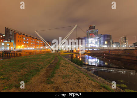 I Cavalieri via Ponte a Leeds Dock , West Yorkshire Foto Stock