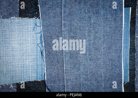 Abstract differenti jeans strappati strisce sullo sfondo di texture. Jeans texture. Jeans rigato sfondo. Jeans Denim texture. Foto Stock