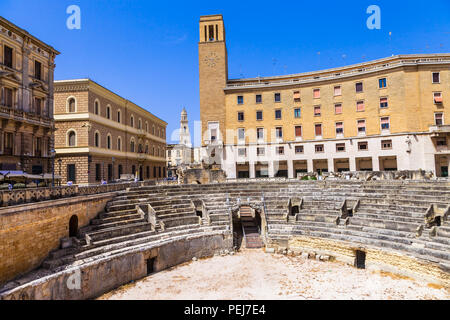 Punto di riferimento dell'Italia,vecchio anfiteatro nella cittã di Lecce,Puglia. Foto Stock