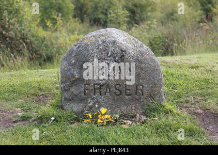 La lapide del Clan Fraser per contrassegnare le tombe di giacobita soldati uccisi nella Battaglia di Culloden in aprile, 1746 Foto Stock