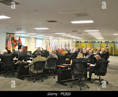 Lt. Gen. Jeffrey Talley, capo di esercito di riserva e comandante generale, U.S. La riserva di esercito Comando, parla all esercito di ambasciatori di riserva durante l esercito nazionale di riserva dell Ambasciatore Forum di formazione, 7 Dicembre in parchi di Camp, Dublino, Calif. Foto Stock