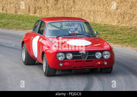 1970 Autodelta Alfa Romeo 1750 GTAm con driver Stefano Agazzi al 2018 Goodwood Festival of Speed, Sussex, Regno Unito. Foto Stock