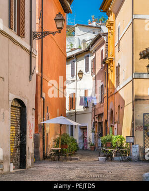 Il pittoresco rione Trastevere in una mattinata estiva a Roma, in Italia. Foto Stock