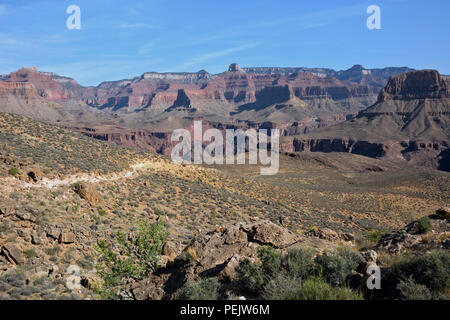 AZ00284-00...ARIZONA - Il South Kaibab Trail al di sotto del punto di scheletro e al di sopra del Tonto Trail intersezione nel Parco Nazionale del Grand Canyon. Foto Stock