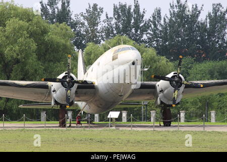 Curtiss C-46 sul display a Civil Aviation Museum, Pechino, Cina Foto Stock