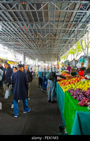 Marche Barbes, Parigi, Francia Foto Stock