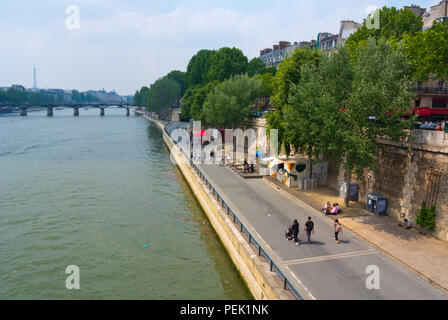 Parc des Rives de Seine, Quai du Louvre, Parigi, Francia Foto Stock