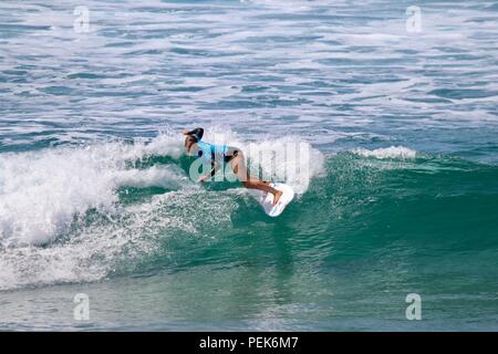 Nikki Van Dijk a competere in US open di surf 2018 Foto Stock