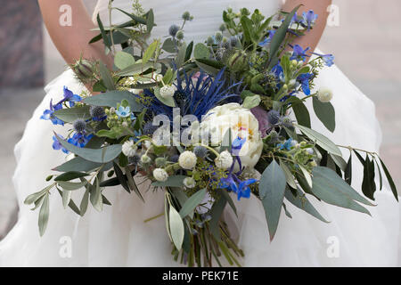 Bouquet di fiori secchi con fiori di cotone ed eucalipto