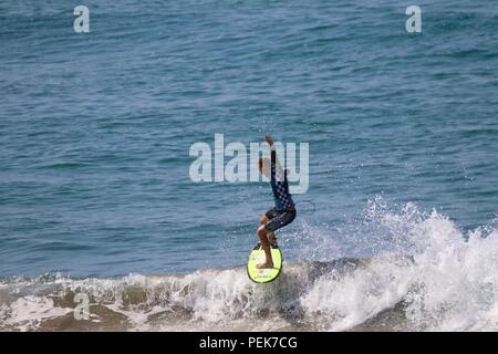 Tanner Gudauskas competere nel US Open di surf 2018 Foto Stock