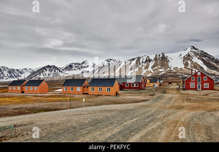 Edifici di civile più settentrionali e insediamento funzionale a Ny Ålesund, Svalbard o Spitsbergen, Europa Foto Stock