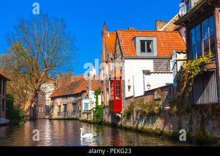 Impressionante città di Bruges,vista con canali e case, Belgio. Foto Stock