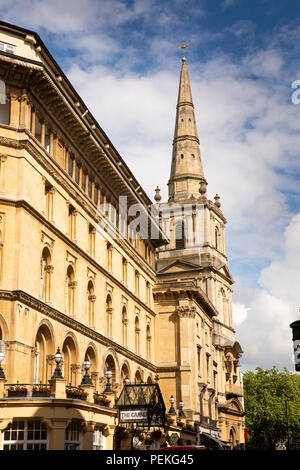 Regno Unito, Inghilterra, Bristol Broad Street, Mercure Bristol Grand Hotel e St Mary le Port Chiesa guglia Foto Stock