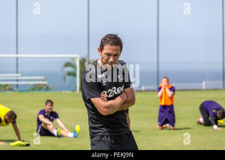 Frank James Lampard, OBE, manager di Derby County Football Club, con il team durante l'allenamento pre stagione al T3 training facility in Costa Adeje, Foto Stock