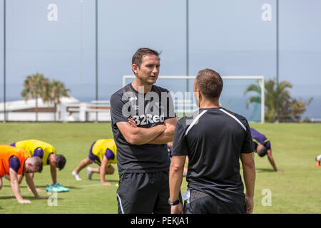 Frank James Lampard, OBE, manager di Derby County Football Club, con il team durante l'allenamento pre stagione al T3 training facility in Costa Adeje, Foto Stock