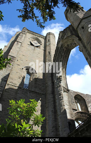 Vista esterna della torre e rovinato in parte di Dunkeld Cathedral in Perth and Kinross, Scozia. Foto Stock