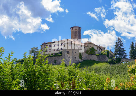 Il castello di Valer sulla Val di Non nelle Dolomiti, Italia Foto Stock