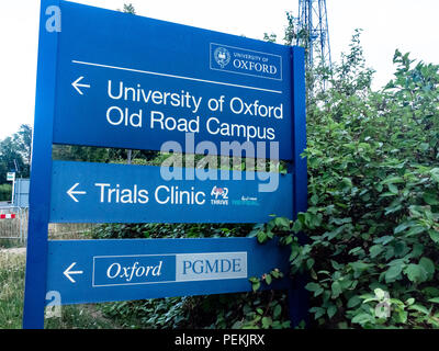 Segnaletica per gli studi clinici presso il Churchill Hospital di Oxford Foto Stock