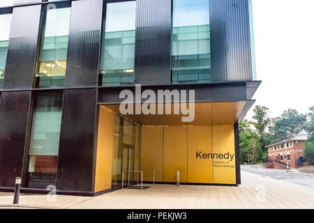 Il Kennedy Institute - Oxford University Campus, all'interno dell'hotel, presso il Churchill Hospital di Oxford, Regno Unito Foto Stock