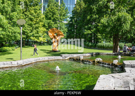 Fontane nel parco del Cinquantenario, Canary Wharf, London Borough of Tower Hamlets, London, Greater London, England, Regno Unito Foto Stock