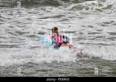 Lakey Peterson competere nel US open di surf 2018 Foto Stock