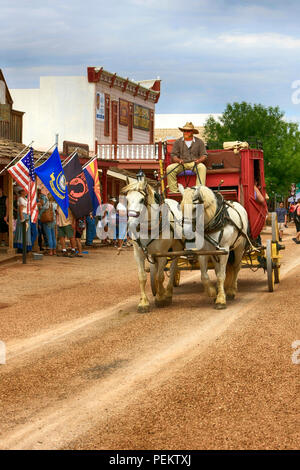 Stagecoach voce fuori città da e Allen St in lapide storica, Arizona Foto Stock