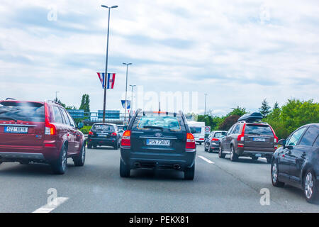 Autostrada A1 nei pressi di Zagabria, Croazia, 1 Luglio 2018: la stazione di riscossione del pedaggio autostradale Lucko a Zagabria in Croazia durante la stagione di festa è motivo per lunghi congestioni sulla ma Foto Stock