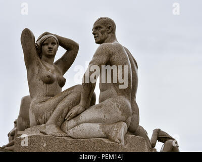 Oslo, Norvegia - Agosto 12, 2018: sculture di Gustav Vigeland (1869-1943), celebre scultore norvegese, Frogner Park, Oslo. Foto Stock