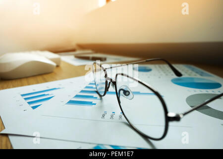 Close up oggetto concetto di business. Posto di lavoro aziendali sul tavolo. Foto Stock