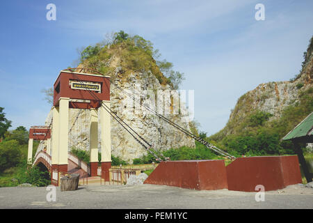 Bella pietra "Montagna Khao Ngu Stone Park" di Ratchaburi, Thailandia. Foto Stock