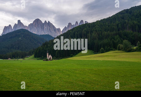 La piccola chiesa di San Giovanni in Ranui, Alto Adige. Foto Stock