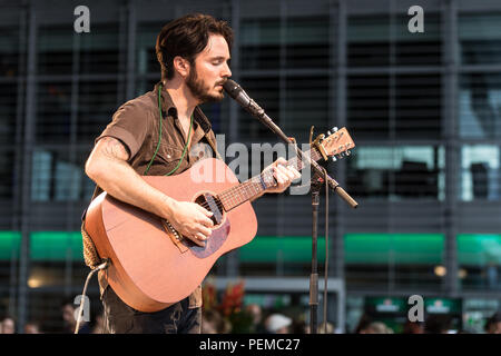 American musicista e cantante KaiL Baxley live presso il ventiseiesimo Blue Balls Festival di Lucerna, Svizzera Foto Stock