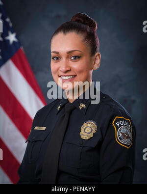 Questo è il ritratto ufficiale, Sgt. Bianca Burgos, prevenzione della criminalità officer, Base comune Anacostia-Bolling Dipartimento di Polizia, Navale del Distretto di Polizia di Washington, Washington. Foto Stock