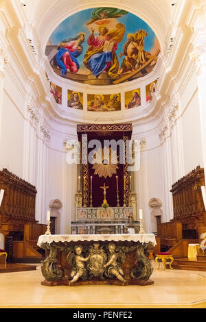 Italia Sicilia antica Netum Noto Antica Monte Alveria ricostruita dopo il terremoto del 1693 facciata barocca cattedrale Duomo costruito 1776 San Nicolo ornato altare Foto Stock