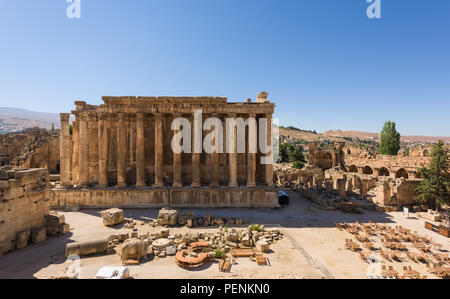Decorazioni scolpite in un antico tempio romano di Bacco, Baalbec heritage site, Libano. Foto Stock