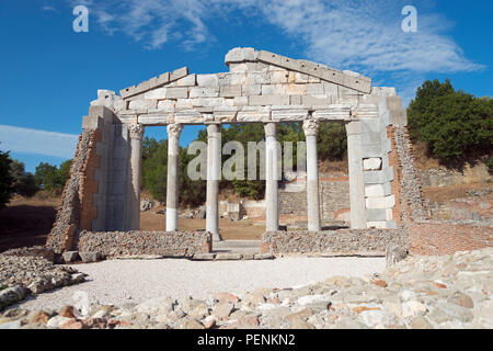 Monumento restaurato Agonotheten, parte di Buleuterion, templi e le rovine di Apollonia, Fier, Albania Foto Stock