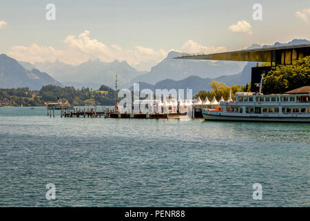 Vista su Lucerna, dal lago, Svizzera Foto Stock