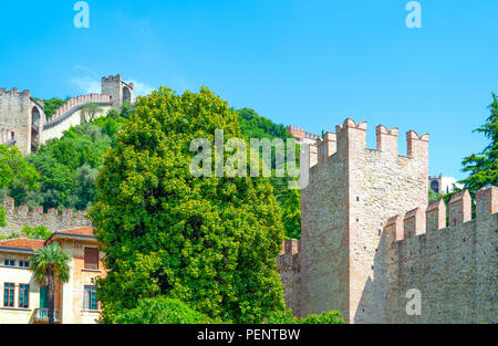 Marostica, Italia - 26 Maggio 2017: vista delle mura del borgo medievale Foto Stock