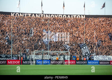 Salonicco, Grecia - 8 Agosto 2018: vista del stadio pieno dietro le ventole durante la UEFA Champions League terzo turno di qualificazione , tra PAOK vs Foto Stock