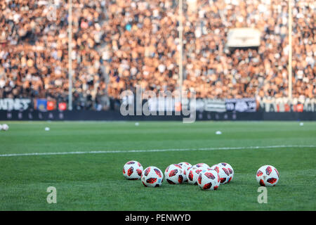 Salonicco, Grecia - 8 Agosto 2018: palloni da calcio sul campo prima della UEFA Champions League terzo turno di qualificazione , tra PAOK vs FC Spartak Mos Foto Stock