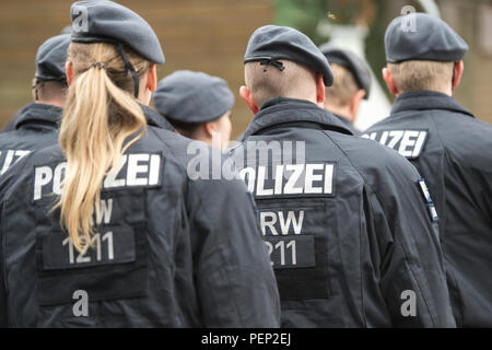 La preparazione di polizia, Hundertschaft, dettaglio generale, funzione, Randmotiv, NRW il Ministro degli Interni Herbert Reul visiti la Landesreiterstaffel della polizia NRW, 15.08.2018 in Willich. | Utilizzo di tutto il mondo Foto Stock