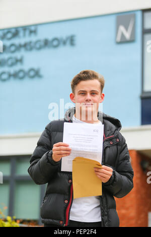 Bromsgrove, Worcestershire, Regno Unito. Il 16 agosto, 2018. Sesta forma studente Sam Faulkner ottiene un*AA al nord Bromsgrove High School, Bromsgrove, Foto Stock