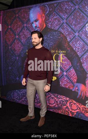 Los Angeles, CA, Stati Uniti d'America. Il 15 agosto, 2018. Edgar Ramirez presso gli arrivi per la foto chiamata per FX è l'assassinio di GIANNI VERSACE: AMERICAN crime story, Los Angeles County Museum of Art di Los Angeles, CA il 15 agosto 2018. Credito: Priscilla concedere/Everett raccolta/Alamy Live News Foto Stock