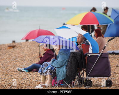 Eastbourne, Regno Unito. 16 Ago, 2018. Regno Unito Meteo: un giorno di Spesse nuvole grigie e pioggia a Eastbourne. Credito: James Bell/Alamy Live News Foto Stock