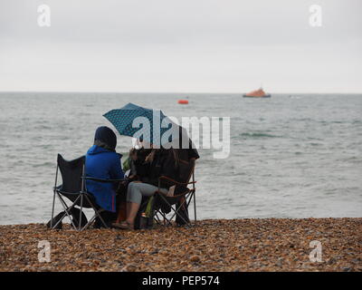 Eastbourne, Regno Unito. 16 Ago, 2018. Regno Unito Meteo: un giorno di Spesse nuvole grigie e pioggia a Eastbourne. Credito: James Bell/Alamy Live News Foto Stock