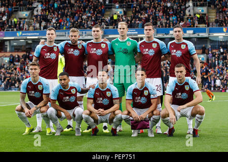 Burnley, Regno Unito. Il 16 agosto 2018. Burnley line up prima della UEFA Europa League terzo turno di qualificazione della seconda gamba match tra Burnley e Istanbul Basaksehir a Turf Moor il 16 agosto 2018 a Burnley, Inghilterra. (Foto di Daniel Chesterton/phcimages.com) Credit: Immagini di PHC/Alamy Live News Foto Stock