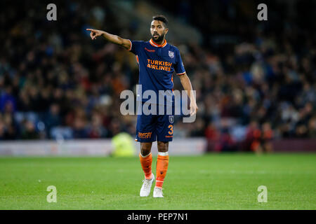 Gael Clichy di Istanbul Basaksehir gesti durante la UEFA Europa League terzo turno di qualificazione della seconda gamba match tra Burnley e Istanbul Basaksehir a Turf Moor il 16 agosto 2018 a Burnley, Inghilterra. (Foto di Daniel Chesterton/phcimages.com) Foto Stock